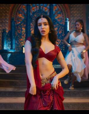arab sex xxx karishma kapoor - Shraddha Kapoor - Bhediya song Thumkeshwari : r/BollywoodFashion