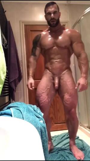 Naked Bodybuilder Porn - Amazing naked Bodybuilder naked Showoff - ThisVid.com