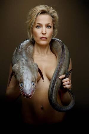 Gillian Anderson Fucking - Clatto Verata Â» 'X-Files' Star Gillian Anderson Gets X-Rated w/ Eel in Nude  Photo Shoot!! - The Blog of the Dead