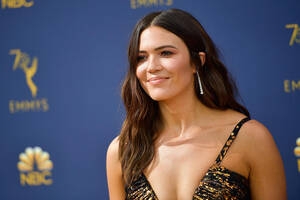 Mandy Moore Porn - Mandy Moore Supports Phoebe Bridgers After Ryan Adams Expose