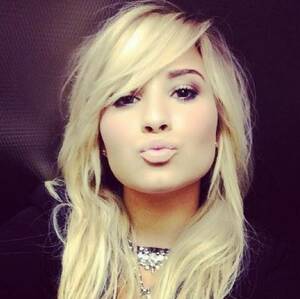 Blonde Lesbian Demi Lovato - Andrea The Seeker : October 2013 - My Random Likes Pt. 1 | Beleza, Cabelo, Demi  lovato