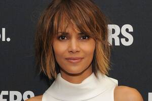 Halle Berry Porn - Halle Berry Is in Talks for Kingsman 2 CIA Role, Will Hopefully Still Get a  Cool Sword or Something
