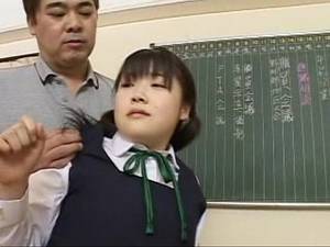 Japanese Schoolgirl Public - 