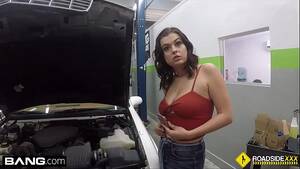 Diesel Mechanic Girl Porn - Roadside - stranded girl has sex with the car mechanic - XVIDEOS.COM