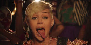Miley Cyrus Lesbian Ass Eating - Miley Cyrus Would Be Awesome in a Lesbian Porn Video