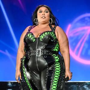 fat wife passed out sex - Lizzo Says Fat Shaming Is Making Her Want to Quit Music
