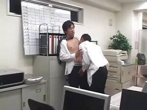 Gay Asian Office Porn - Suited Asian stud getting blown in his office - Gayfuror.com