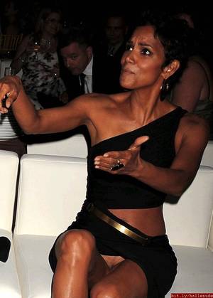 halle berry pregnant naked - An error occurred.
