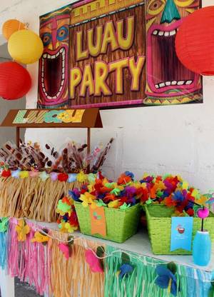 Hawaiian Girl Birthday Porn - Luau / Hawaiian Birthday Party Ideas