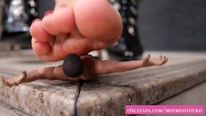 extreme giantess trampling - Japanese Giantess Crushes a Tiny Man - Pornhub.com