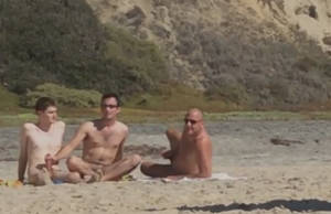 caught naked on public beach - 