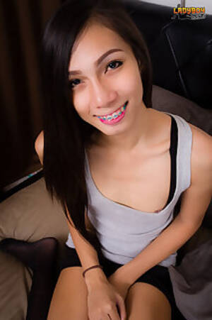 ladyboy braces facial - Braces Shemale Mobile Porn Pictures and Galleries - Most Popular - Today -  Page 1