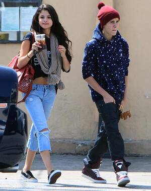 Fucking Selena Gomez Cum - Somewhere Blog: Selena Gomez Wants A More Mature Man Than Justin Bieber â€”  New Report