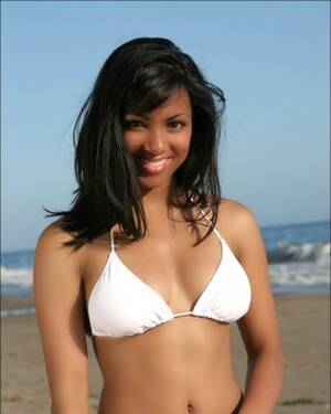 indian bikini beach - Sexy Indian teen on the beach in a bikini takes off her top Porn Pictures,  XXX Photos, Sex Images #3041518 - PICTOA