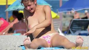 homemade amateur voyeur beach - Topless Amateurs Voyeur Beach - Candid Bikini Close Up - scene 3