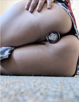 Hiding Porn At Work - Hiding something at work Porn Pic - EPORNER