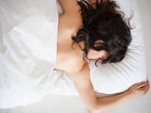 hispanic sleeping pussy - Benefits of Sleeping Naked: Why It Can Be Key to a Good Night's Sleep
