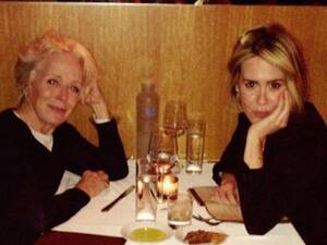 Holland Taylor Porn Captions - 10 Times Sarah Paulson and Holland Taylor Turned the Romance Up on Twitter