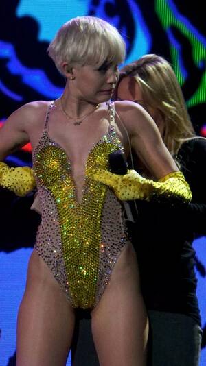 bikini shemale miley cyrus - Miley Cyrus drugs London show: Swears at crowd ''you bunch of s**ts'', says  they've ''been taking pills'' - Irish Mirror Online