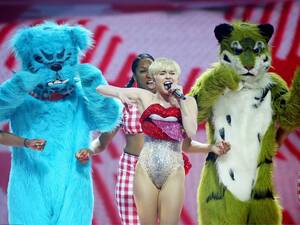 bikini shemale miley cyrus - Miley Cyrus drugs London show: Swears at crowd ''you bunch of s**ts'', says  they've ''been taking pills'' - Irish Mirror Online