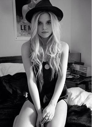 Ana Mulvoy Ten Porn - uh hey! I'm Anna. I'm 18 and single. im