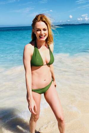 heather graham topless beach - Heather Graham - Free pics, galleries & more at Babepedia