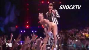 Miley Cyrus Twerking Porn - Miley Cyrus TWERKING & Robin Thicke - MTV VMA 2013 ON SPEED FULL - YouTube