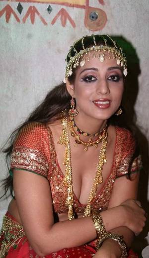 mahie gill bollywood actresses nude - mahie gill hot cleavage and navel