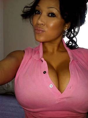 ebony mature big tits cleavage - Hot Mom. hookamilf.com