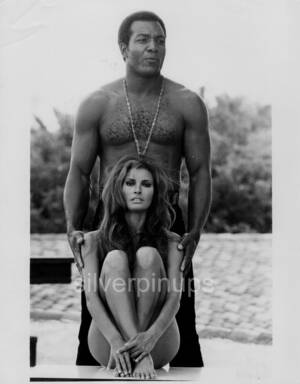 Interracial Sex Raquel Welch - Orig 1969 RAQUEL WELCH posing Nude.. JIM BROWN Press Portrait by TERRY  O'NEILL â€“ Silverpinups