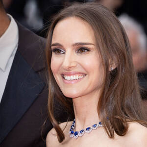 Natalie Portman Katy Perry Porn - Natalie Portman Flaunts Her Toned Legs In The Tiniest Miu Miu Shorts On The  Red Carpet And We're So Here For It - SHEfinds