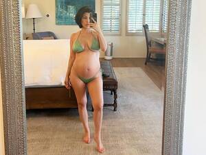 Cameltoe Pregnant Porn Caption - Pregnant Celebrities Wearing Bikinis: Best Swimsuit Photos