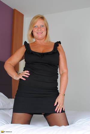 bbw mature wet pussy - This BBW loves to play with her wet pussy. picture # ...