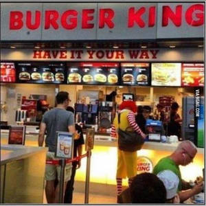 Burger King Ronald Mcdonald Porn - That awkward moment when Ronald McDonald eats at burger king