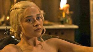 emilia clarke game of thrones - Emilia Clarke is tired of hearing people say 'all the porn sites are down  because of Game of Thrones' - Hindustan Times