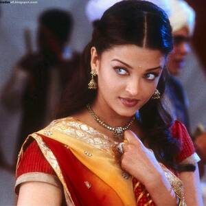 Aishwarya Rai Nude Fucked - Aishwarya Rai in Bride and Prejudice (2004) : r/BollywoodFashion
