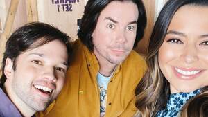 Miranda Cosgrove Porn With Captions - Miranda Cosgrove Reunites With 'iCarly' Cast and Shares First Look at the  Revival
