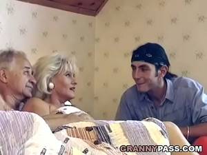 Bbw Granny Threesome Porn - 