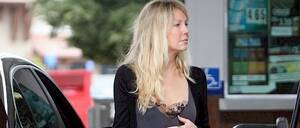 Blair Underwood Heather Locklear Porn - Heather Locklear Pump Gas in a Sheer Bra - The Nip Slip