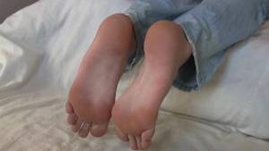 barefoot torture porn - Soles cum footjob