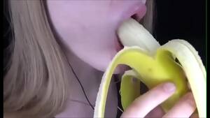 girl sucking banana - Where's my Banana? - XVIDEOS.COM