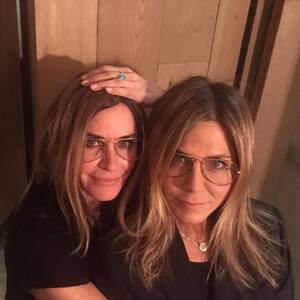 Jennifer Aniston Blowjob Sex - Courteney Cox Wishes Jennifer Aniston 'Happy Birthday' With A Twinning  Selfie