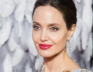 Angelina Jolie Blowjob Facial - Angelina Jolie Has the Secret to a Perfect Red Lip For Party Season | Vogue