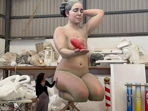 fat amateur nudist beach - Breast cancer survivor poses for statue to honor other survivors