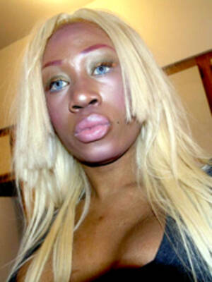 Blonde Ebony Porn - Horny, blonde ebony waiting the cock in the facebook.