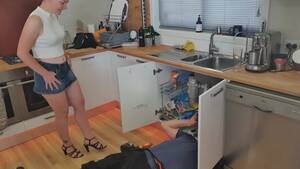 electrician - Slutty Bored House Wife Fucks Electrician In The Kitchen - xxx Videos Porno  MÃ³viles & PelÃ­culas - iPornTV.Net