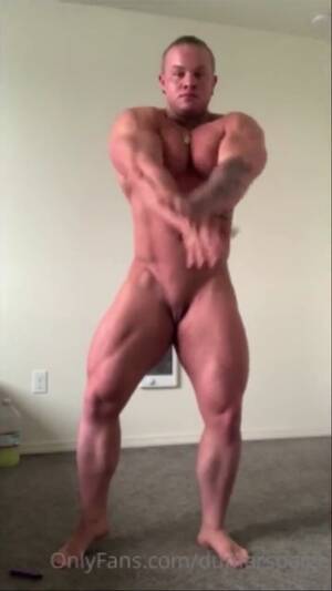 Bodybuilder Transman Porn - Bizarre FTM bodybuilder shows off ripped muscular body - ThisVid.com