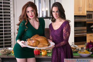 Happy Thanksgiving Porn - 37 Thanksgiving Porn Memes That We're Stuffing Our Turkeys With - Gallery
