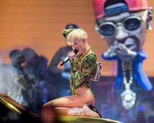 Blowjob First Her Miley Cyrus - Miley Cyrus the entertainer shouldn't be dismissed â€“ The Denver Post