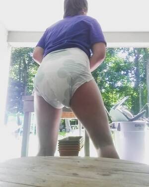 Big Diaper Porn - Dropping A Big Load In My Diaper Outdoors - ThisVid.com em inglÃªs